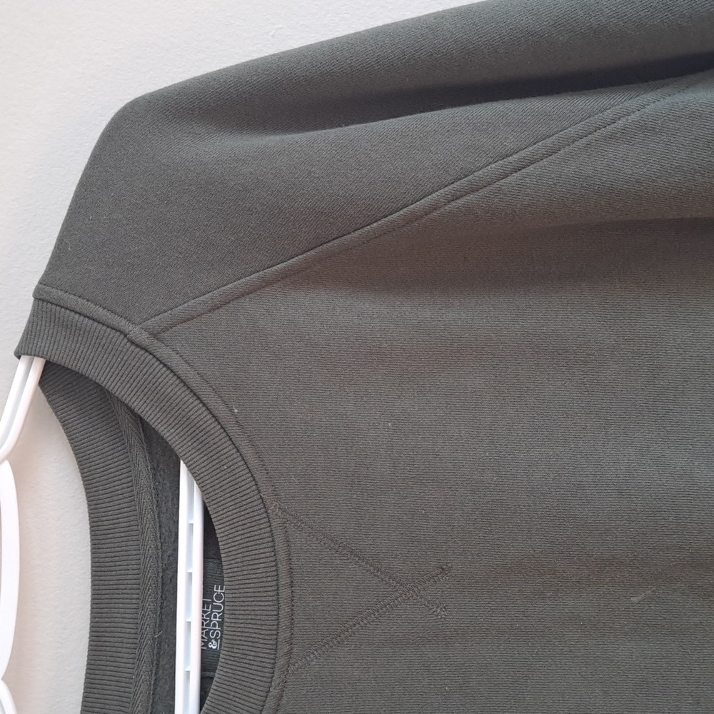 Market & Spruce green sweatshirt